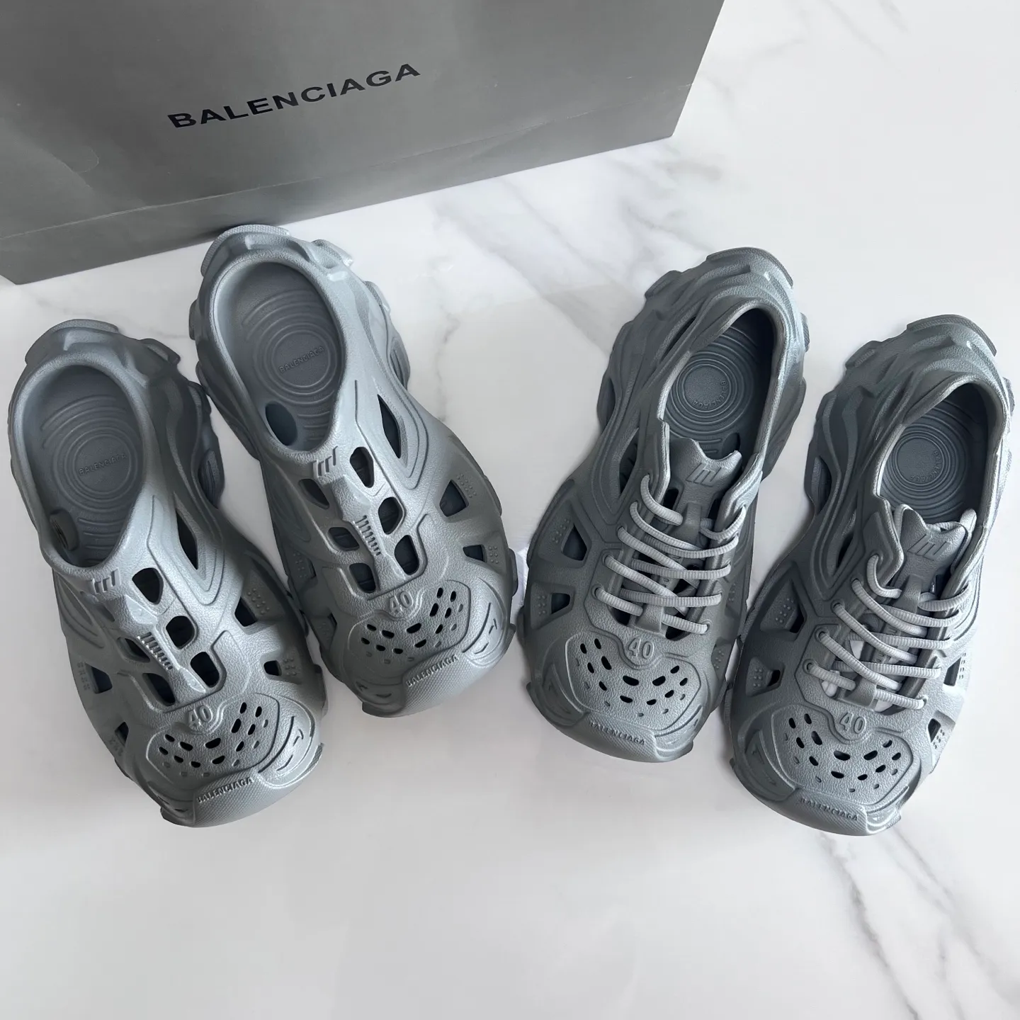 👟👟Ex-factory price 380👟👟 Balenciaga must-have beach shoes for summer: Men's and women's shoes are made of ultra-light 95% (injection molding) EVA plastic, 5% foam plastic foam cushioning material #Ultra-lightweight one-piece foam shoe mold ❗ New summer product, French high-end luxury brand - Balenciaga BALENCIAGA 3XL Rubber Low Top Sneakers 3XL version series summer beach wading versatile trendy lace-up casual sports hole sandals. Size: 35-46